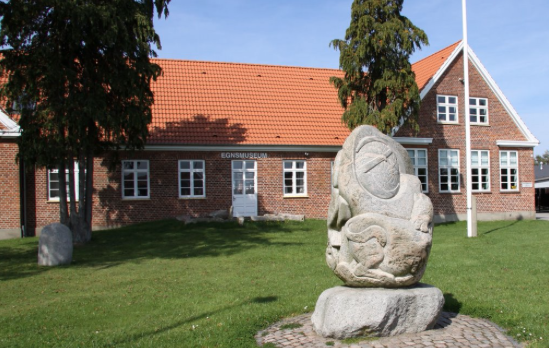 Spjald gamle skole